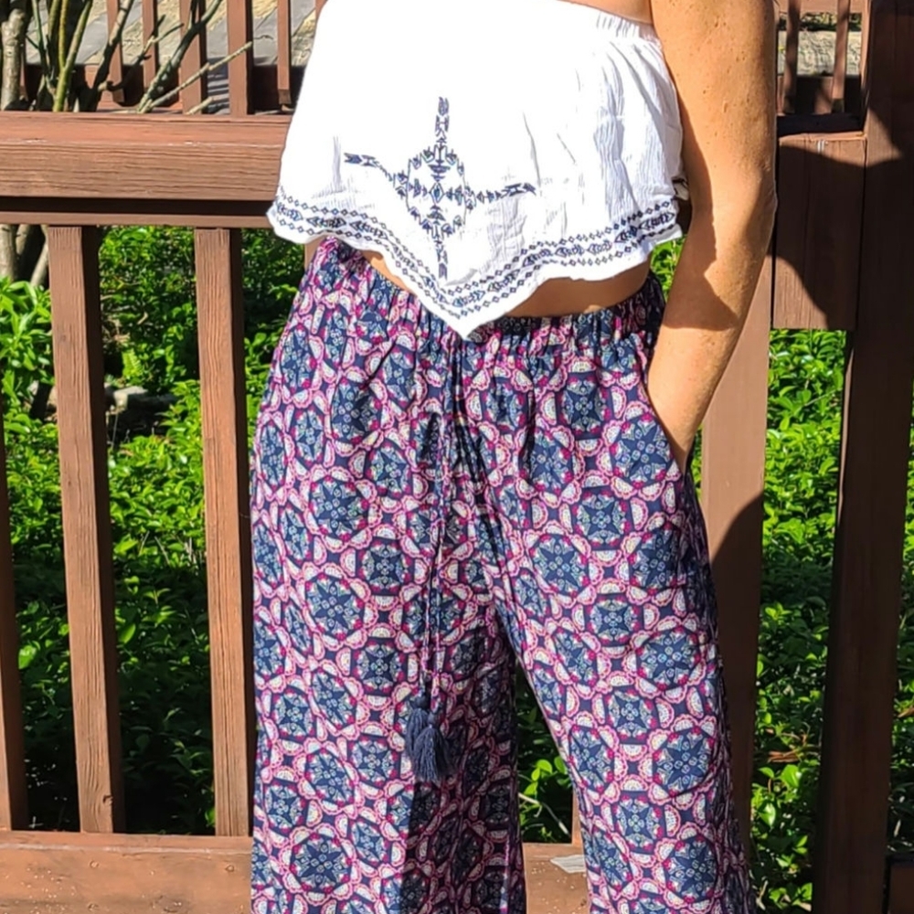 Gigio Wide Leg Cropped Pants - Picture 4 of 4